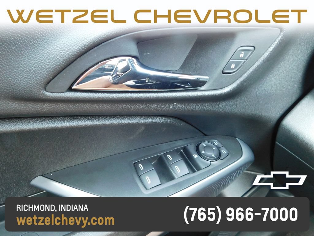 Used 2024 Chevrolet Trax RS FWD image 25