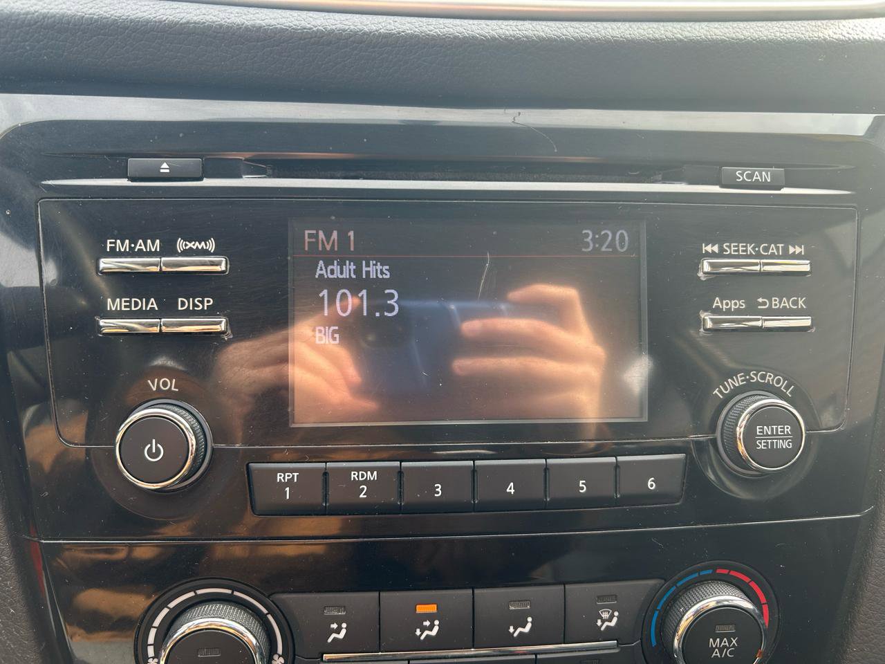 Used 2016 Nissan Rogue S image 22