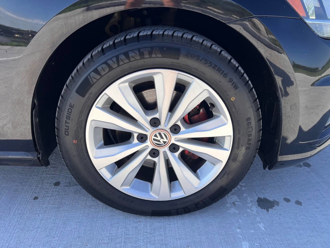 Used 2018 Volkswagen Golf SE image 27