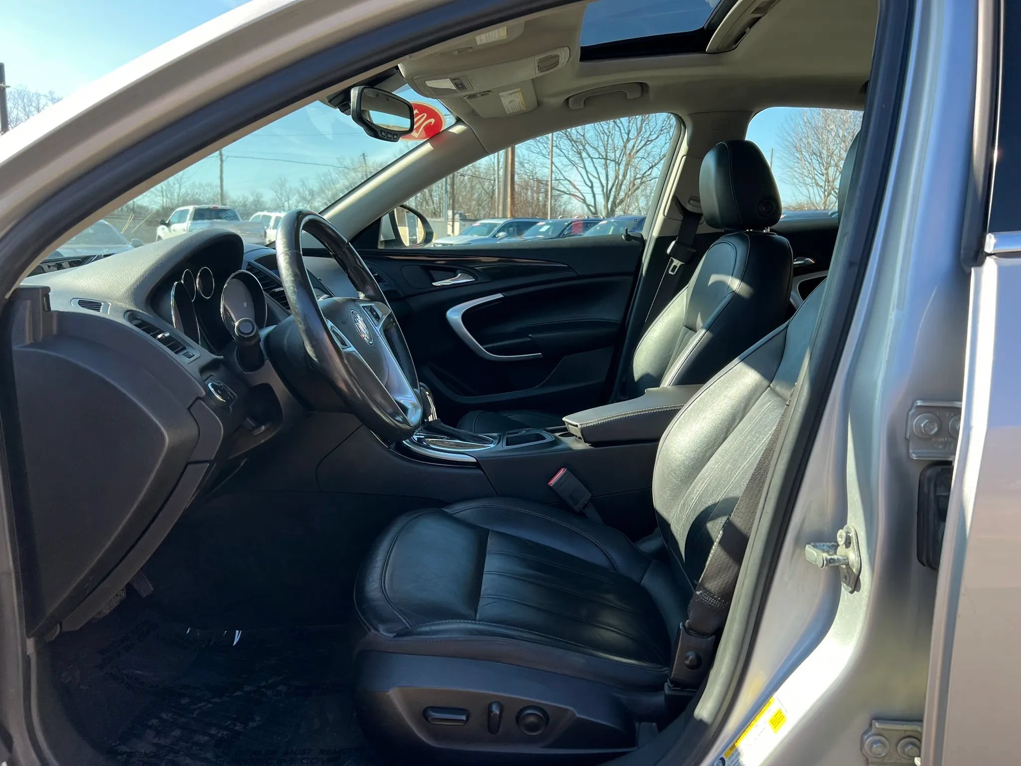 Used 2012 Buick Regal Leather FWD image 17