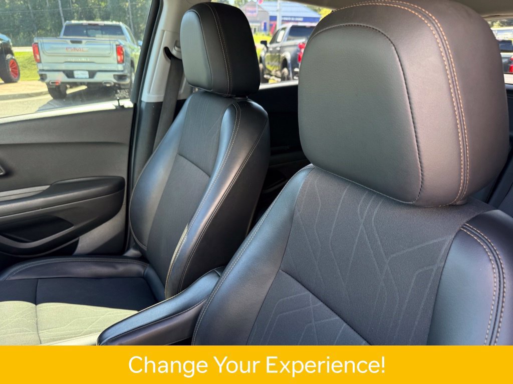 Used 2022 Chevrolet Trax LT w/ Sport Edition FWD image 15