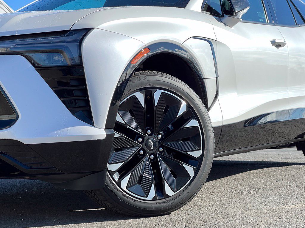 Used 2024 Chevrolet Blazer EV RS AWD/4WD image 2
