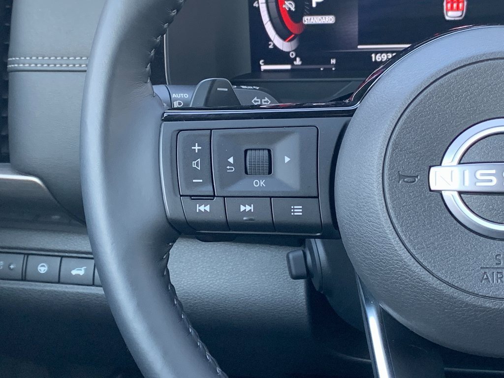 Used 2024 Nissan Pathfinder Platinum w/ Cargo Package image 13