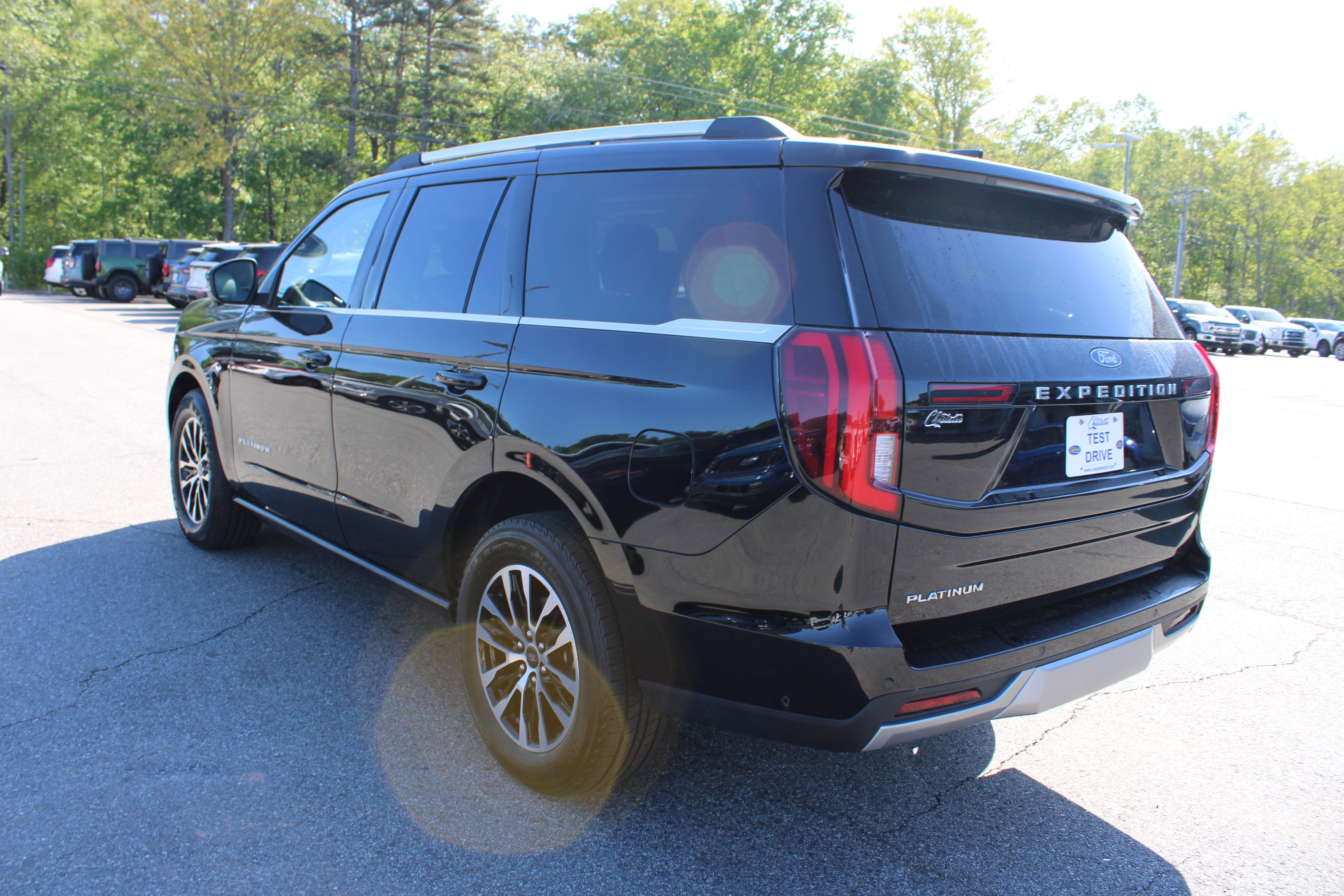 Used 2025 Ford Expedition Platinum image 8