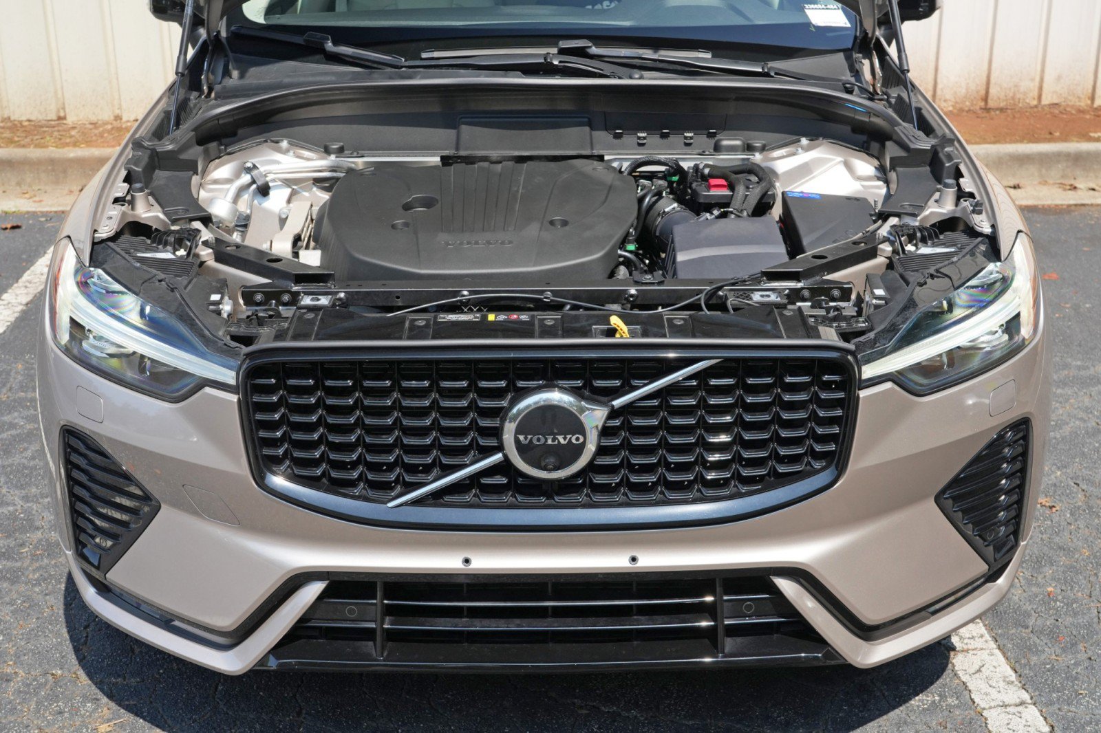 Used 2023 Volvo XC60 B5 Plus AWD/4WD image 7