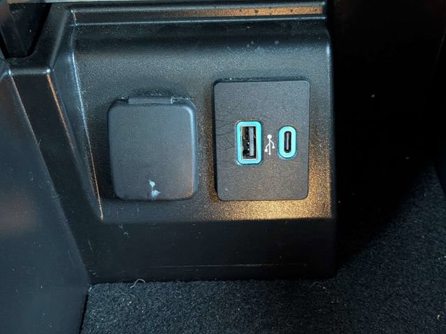 Used 2022 Ford Explorer XLT w/ Equipment Group 202A RWD image 26