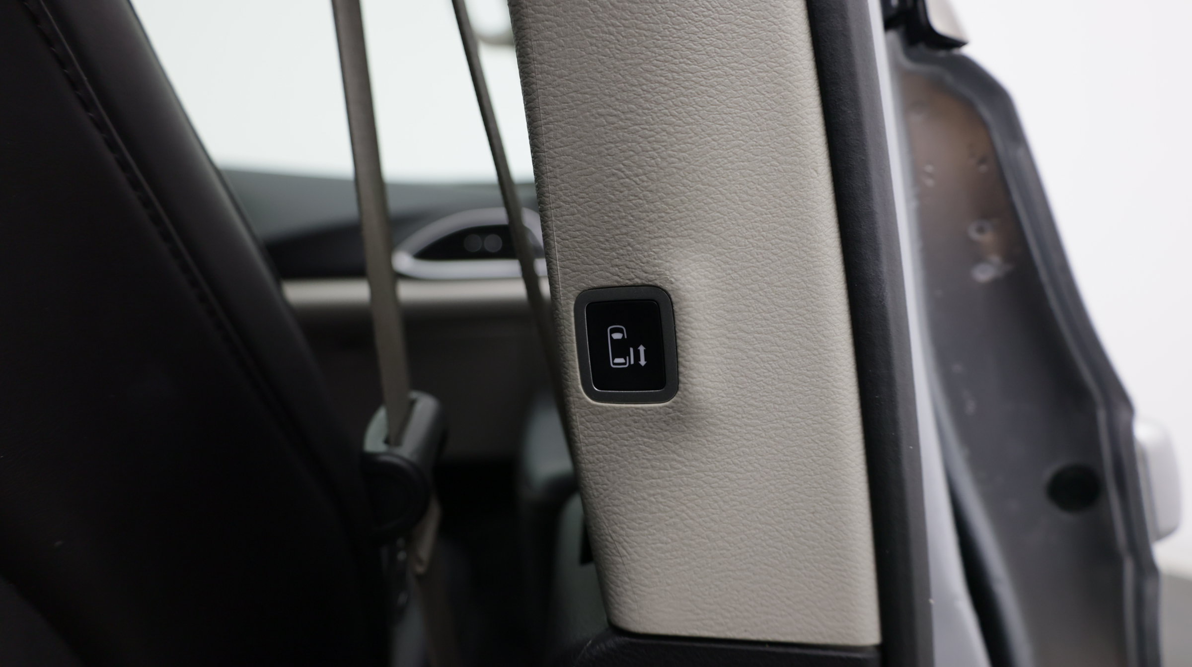 Used 2023 Chrysler Pacifica Touring-L FWD image 39
