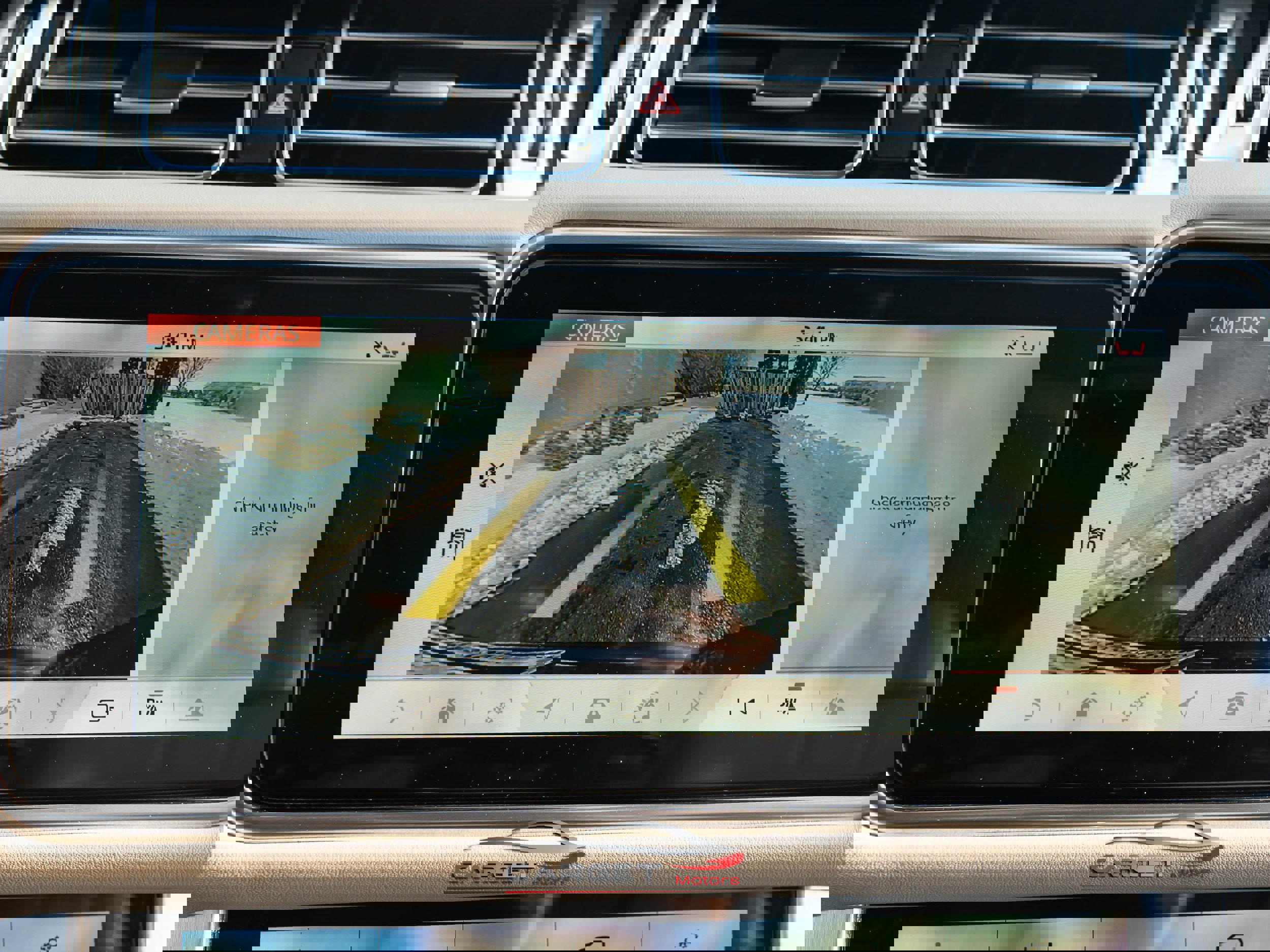 Used 2020 Land Rover Range Rover HSE image 32