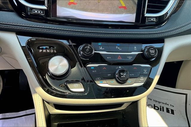 Used 2023 Chrysler Pacifica Limited image 16