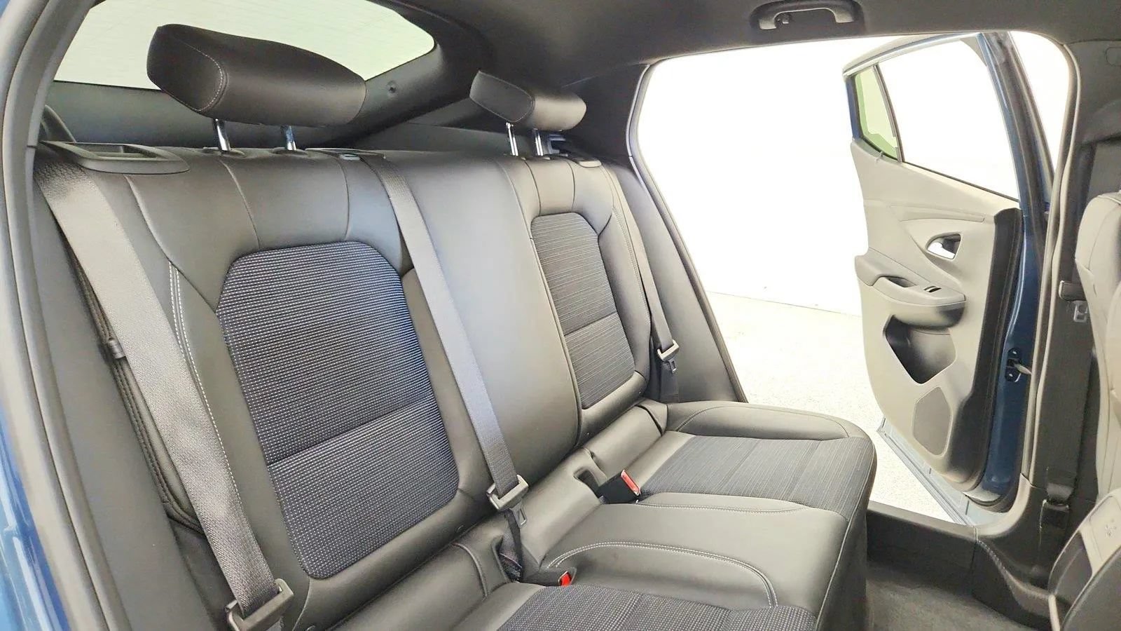 Used 2025 Buick Envista Preferred w/ Convenience I Package FWD image 30