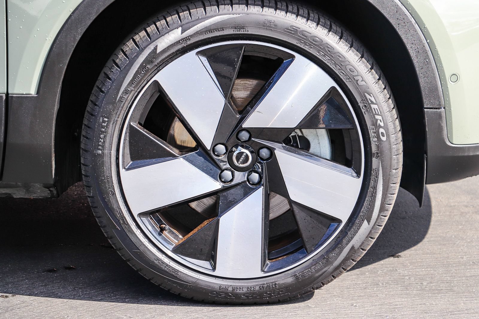 Used 2023 Volvo XC40 Recharge Ultimate AWD/4WD image 11