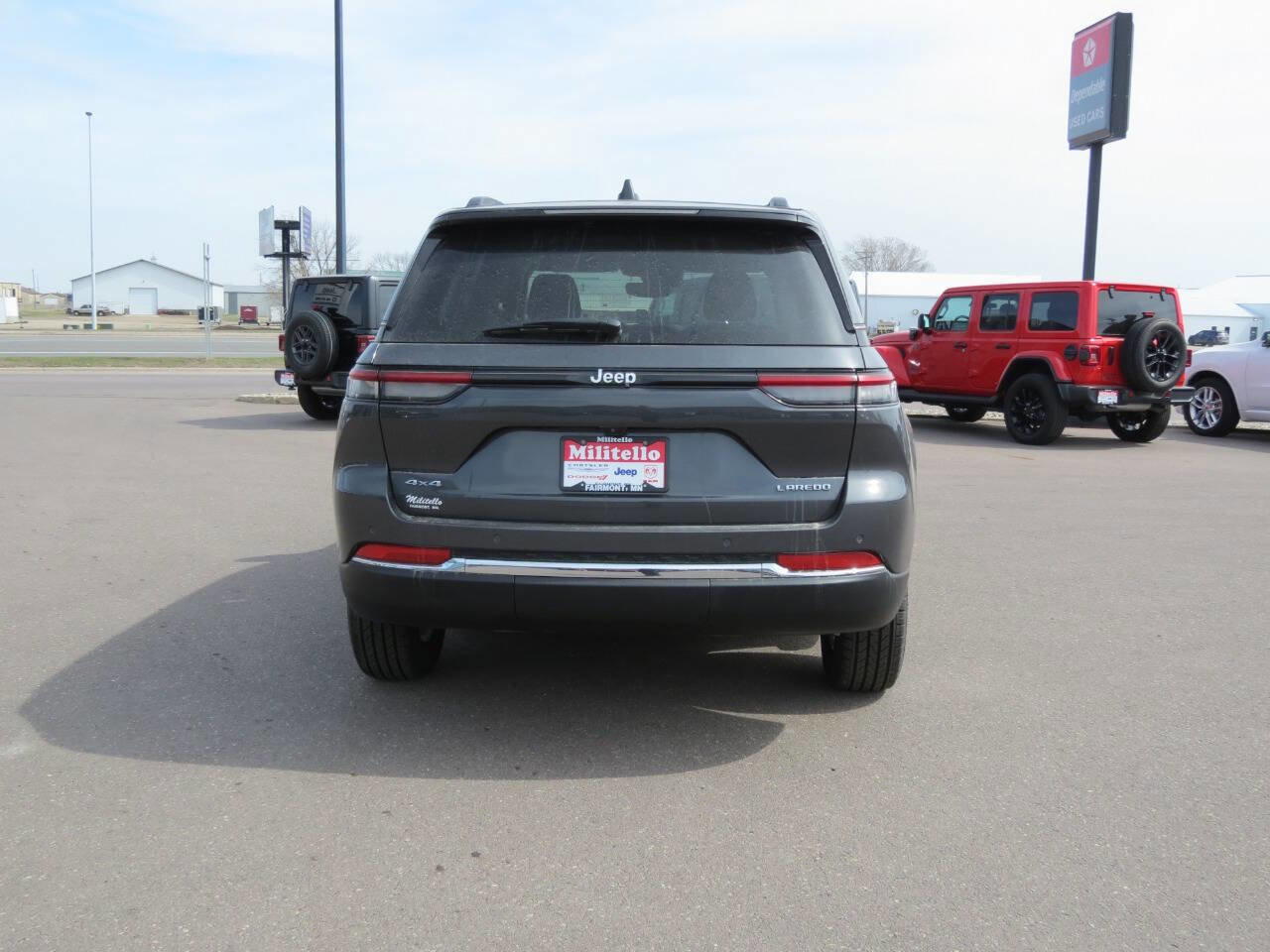Used 2022 Jeep Grand Cherokee Laredo w/ Luxury Tech Group I image 5