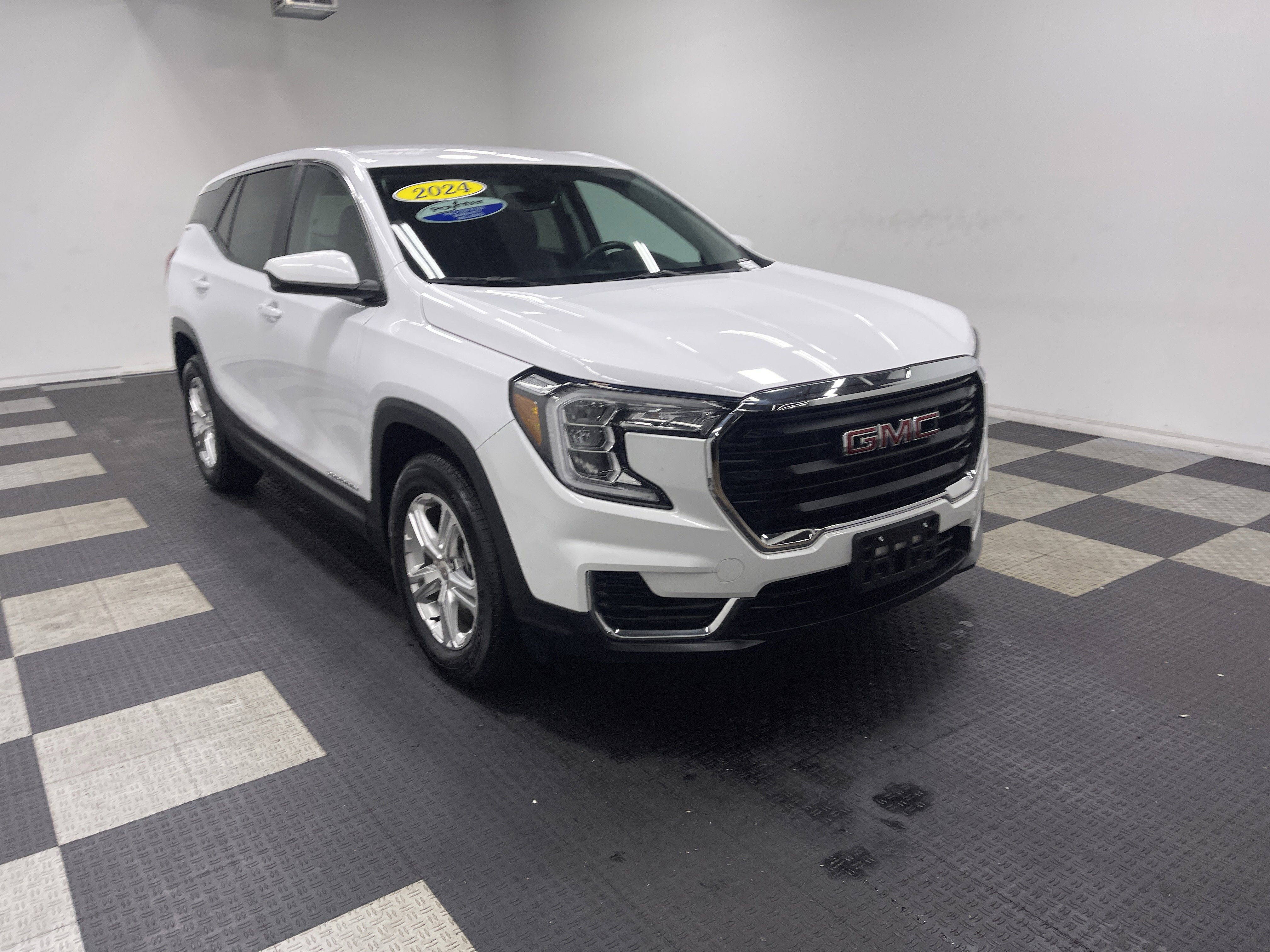 Used 2024 GMC Terrain SLE FWD image 6