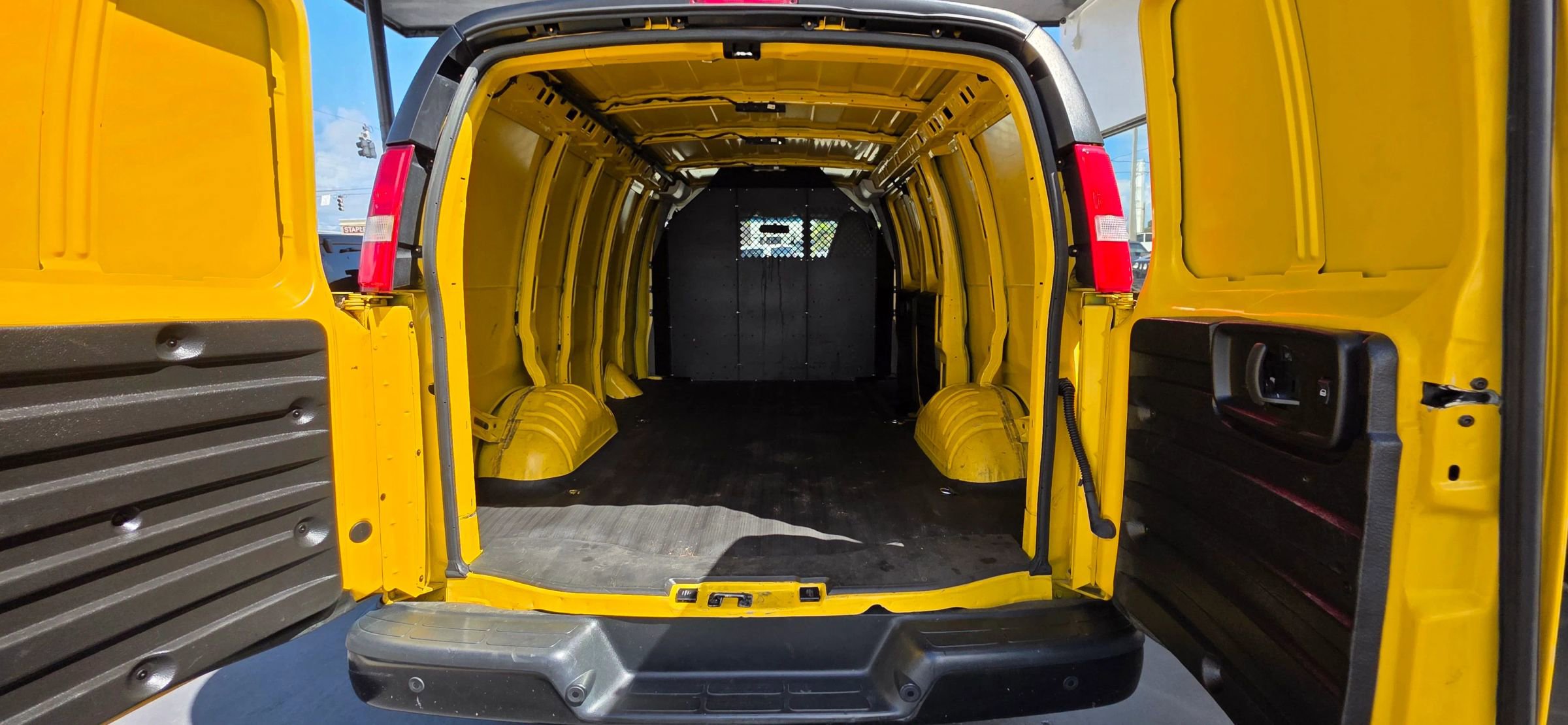 Used 2021 GMC Savana 2500 w/ Driver Convenience Package image 10