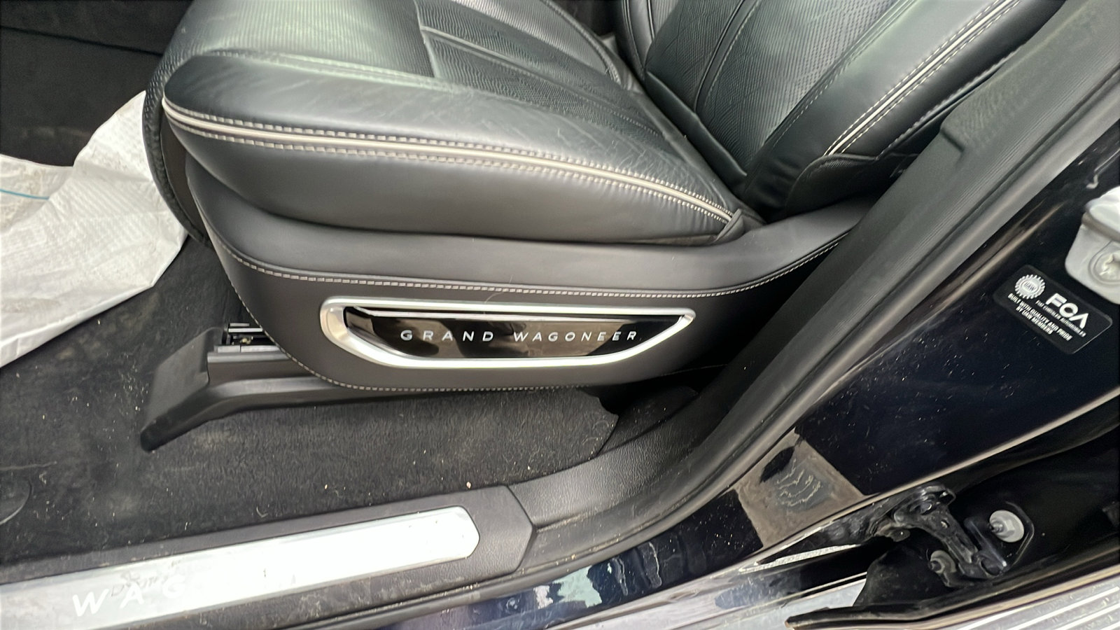 Used 2025 Jeep Grand Wagoneer Series II Obsidian w/ Quick Order Packagew 28T image 17