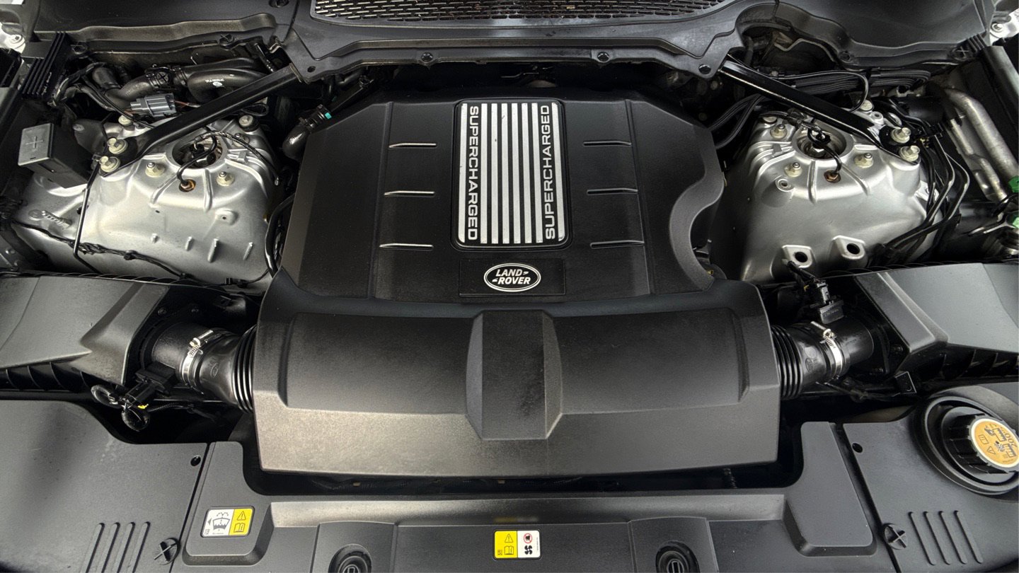 Used 2016 Land Rover Range Rover HSE image 9