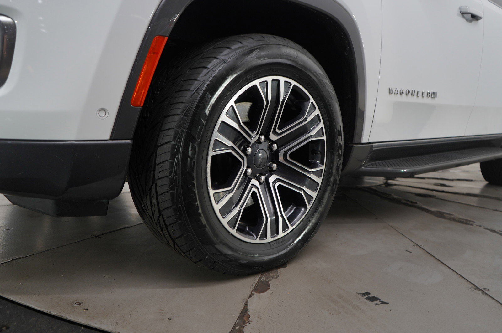 Used 2022 Jeep Wagoneer Series III w/ Rear Seat Video Group 1 image 25