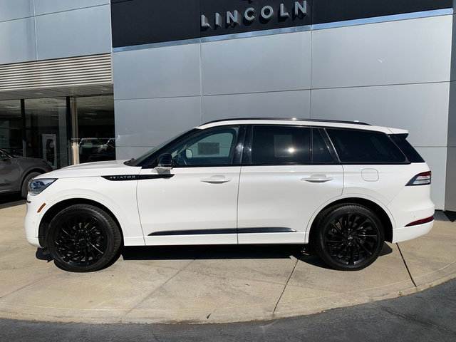 Certified 2023 Lincoln Aviator Reserve w/ Equipment Group 201A AWD/4WD image 2