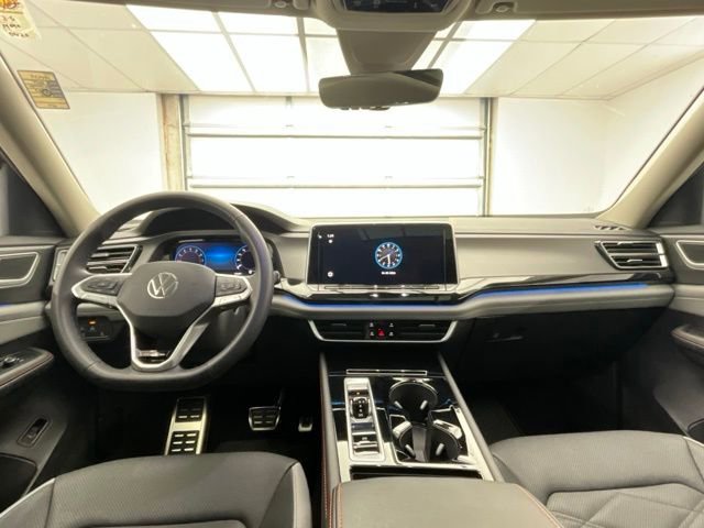 Used 2025 Volkswagen Atlas Peak Edition SE image 4