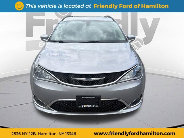 Used 2017 Chrysler Pacifica Touring-L w/ Tire & Wheel Group FWD image 13