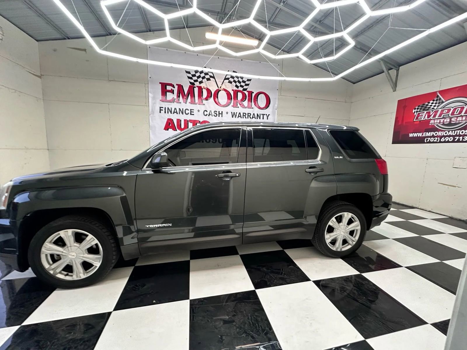 Used 2017 GMC Terrain SLE image 2