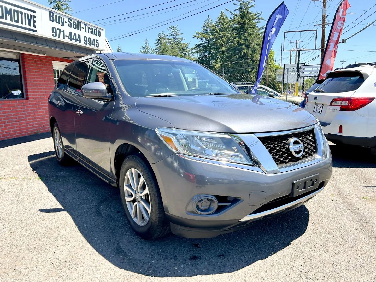 Used 2014 Nissan Pathfinder S image 2