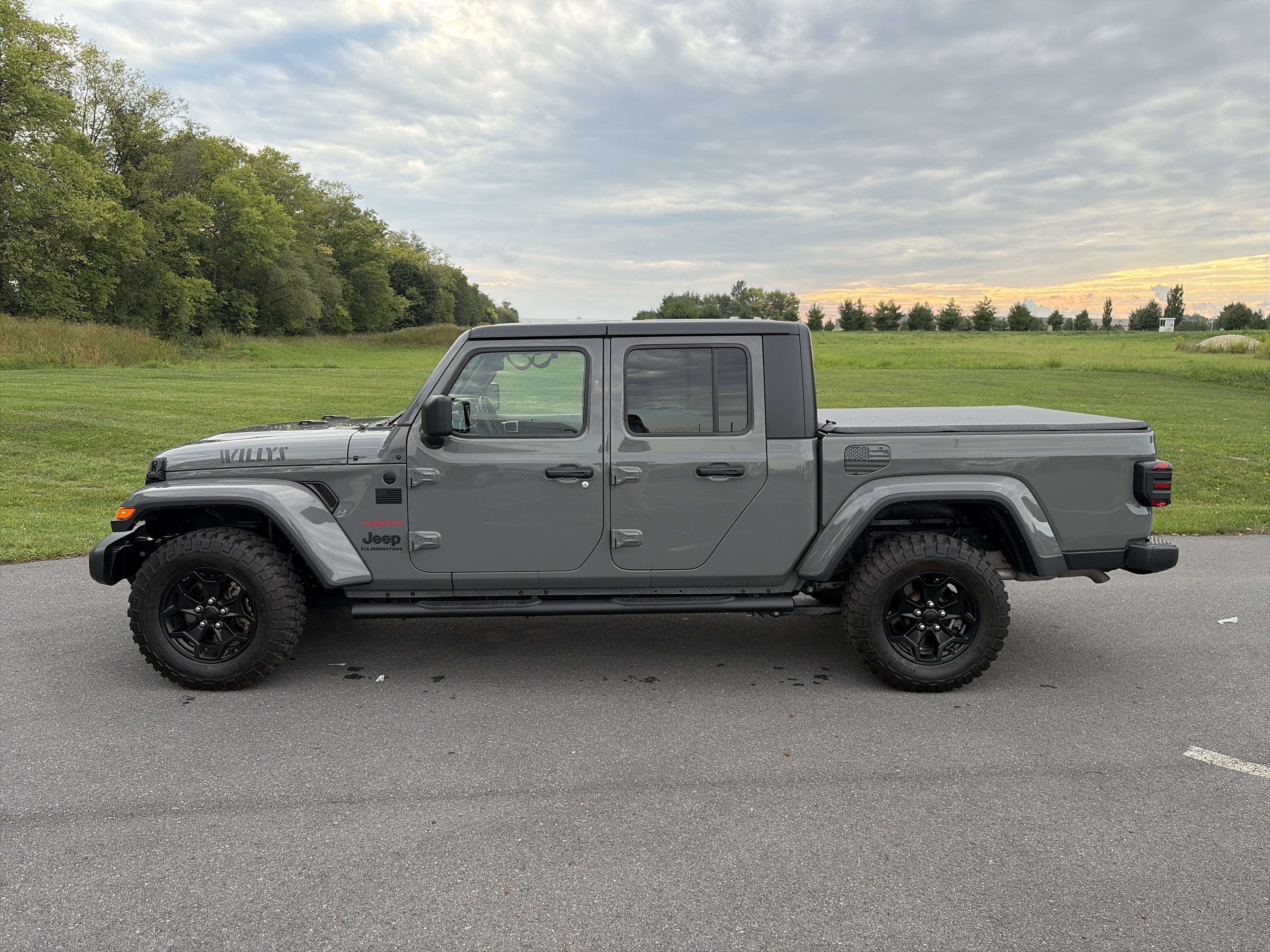 Used 2021 Jeep Gladiator Sport AWD/4WD image 6