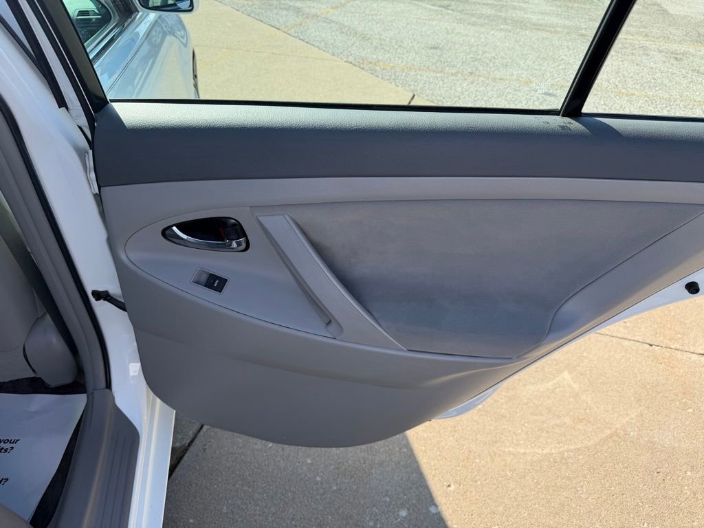 Used 2011 Toyota Camry LE FWD image 28