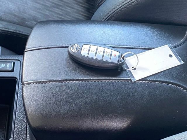 Used 2018 Nissan Rogue SV FWD image 29