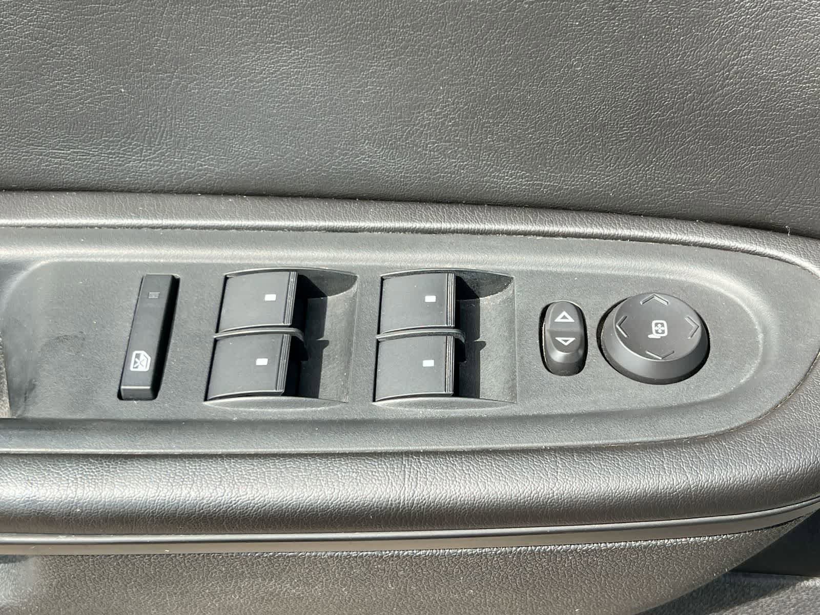 Used 2016 Chevrolet Traverse LT w/ Style and Technology Package FWD image 17