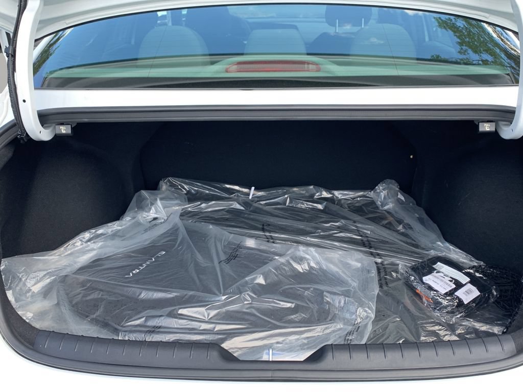Certified 2026 Hyundai Elantra SE FWD image 11