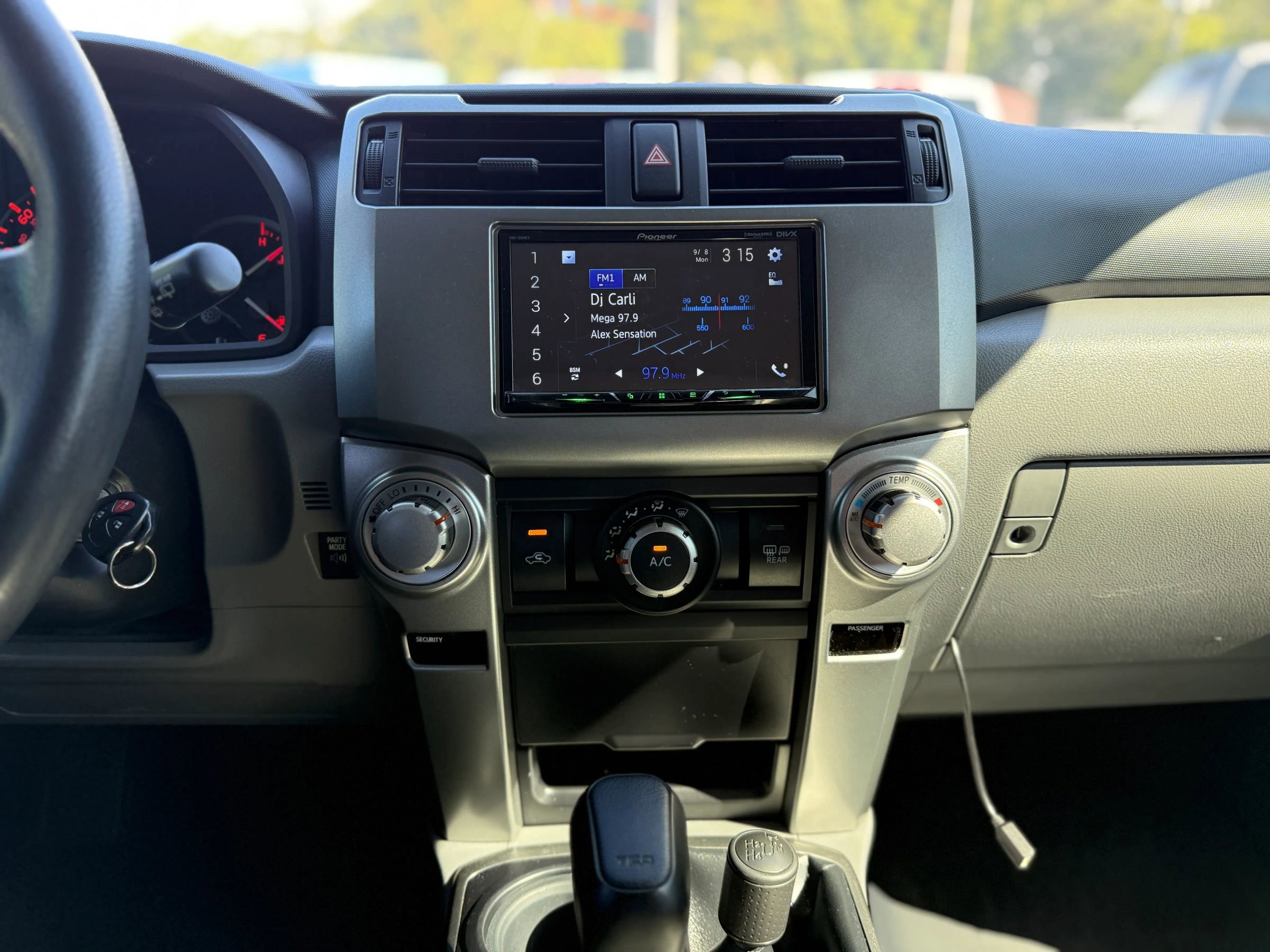 Used 2012 Toyota 4Runner SR5 image 25