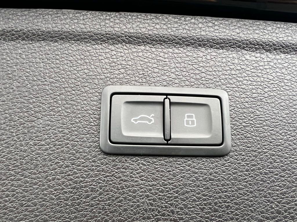 Used 2023 Audi Q5 2.0T Premium w/ Convenience Package image 36