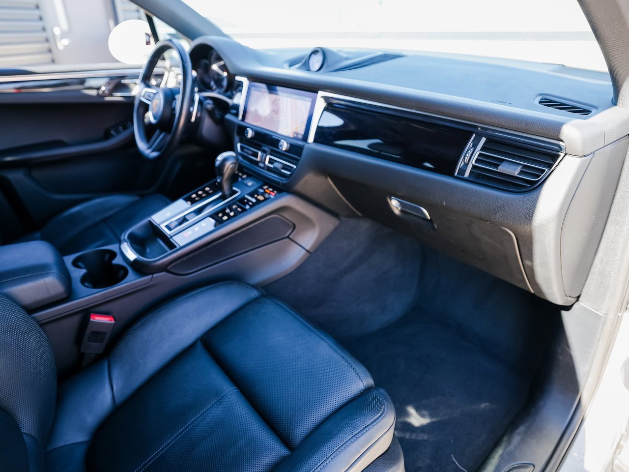 Certified 2022 Porsche Macan image 27