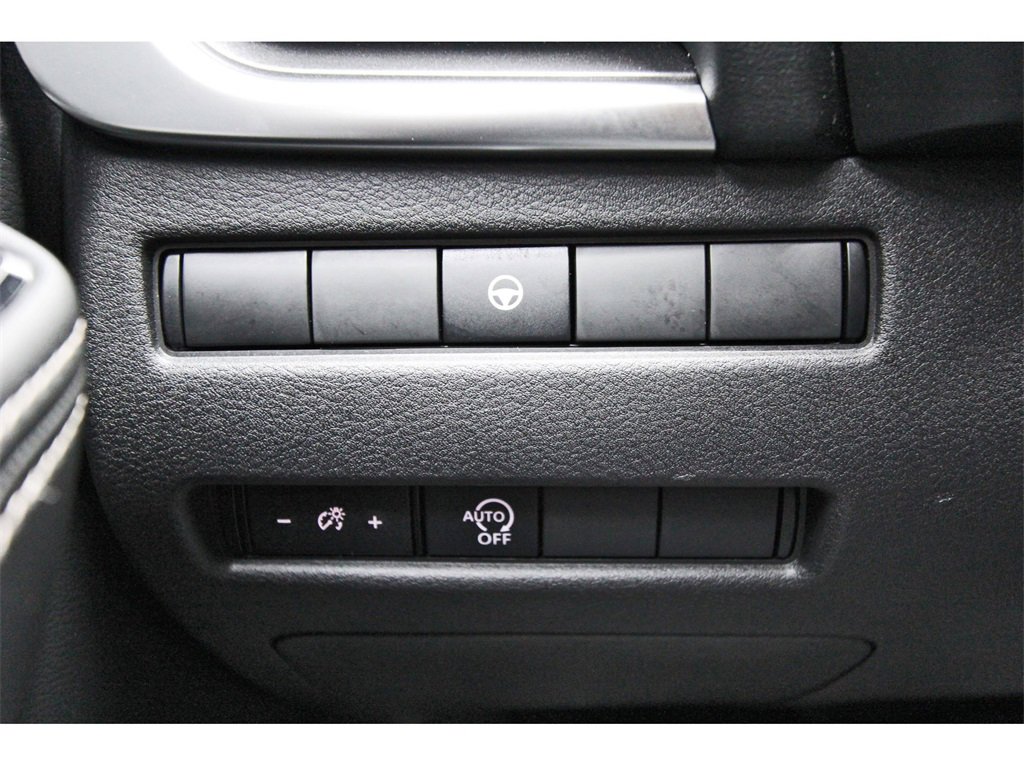 Used 2023 Nissan Rogue SV image 17