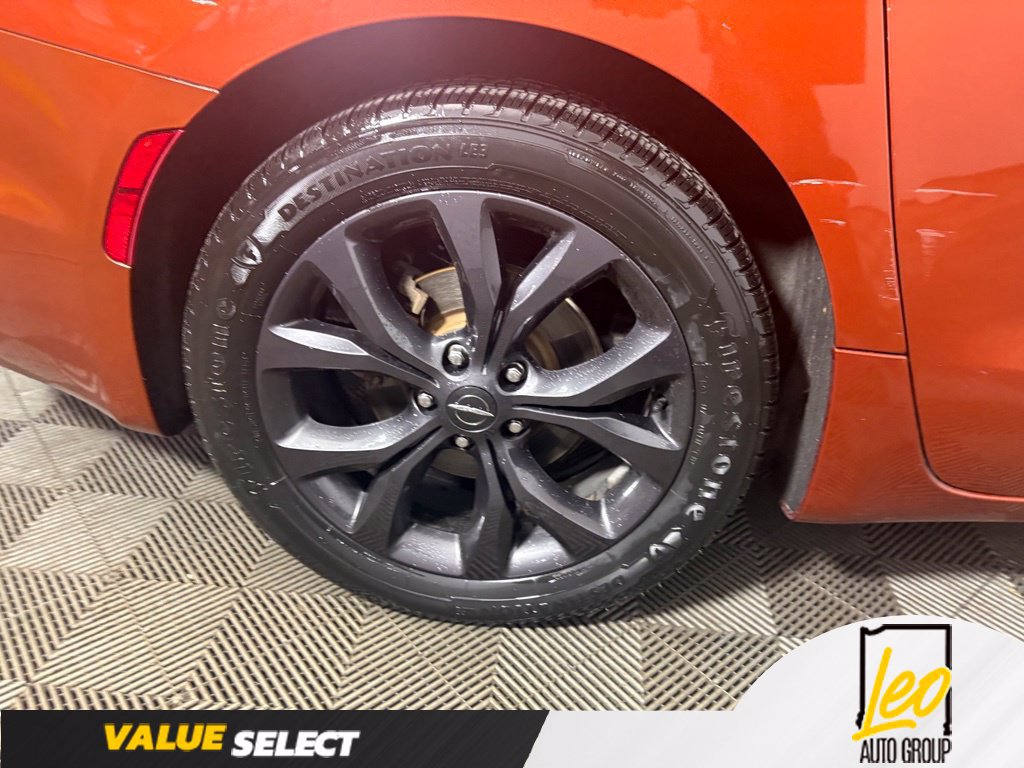 Used 2018 Chrysler Pacifica Touring Plus w/ S Appearance Package FWD image 24