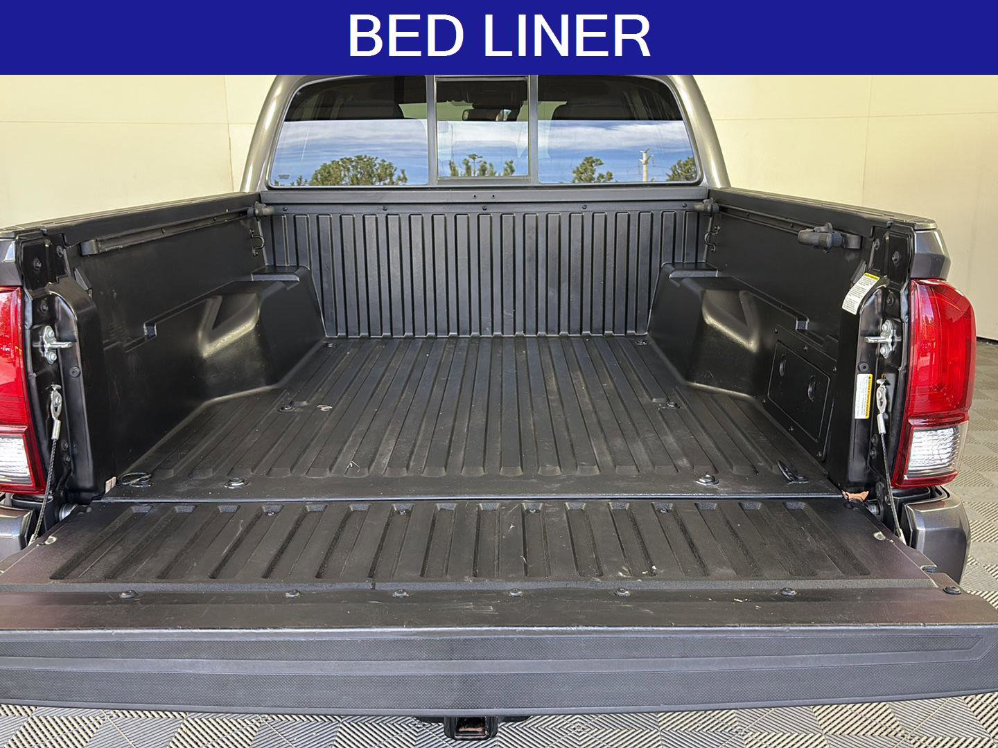 Used 2022 Toyota Tacoma SR AWD/4WD image 10