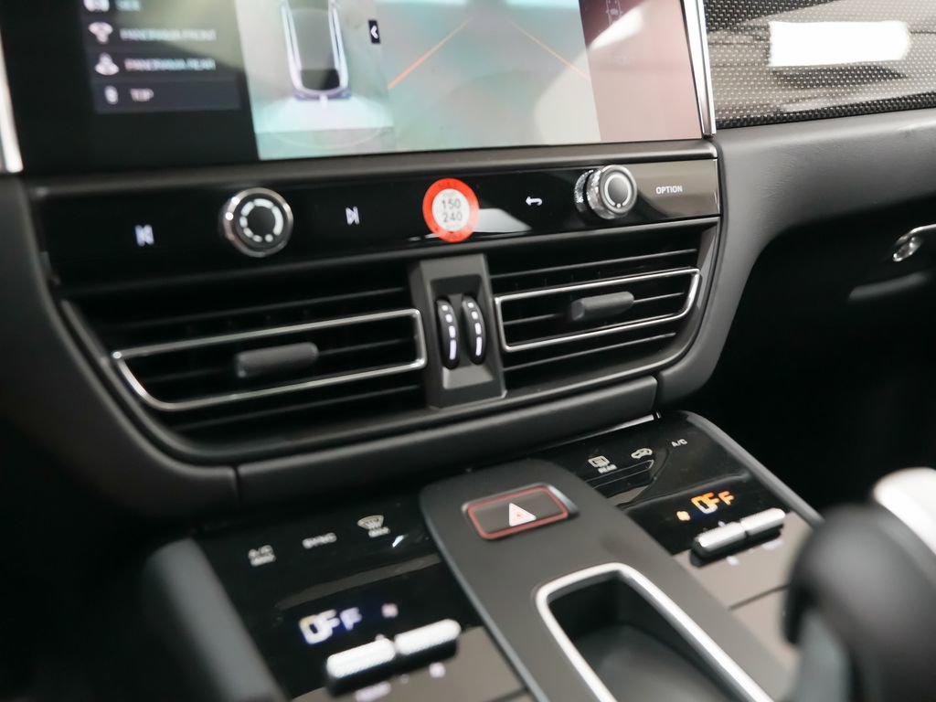 New 2026 Porsche Macan GTS AWD/4WD image 32