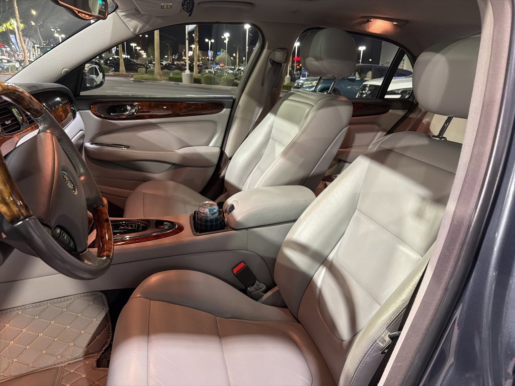Used 2004 Jaguar XJ8 image 7