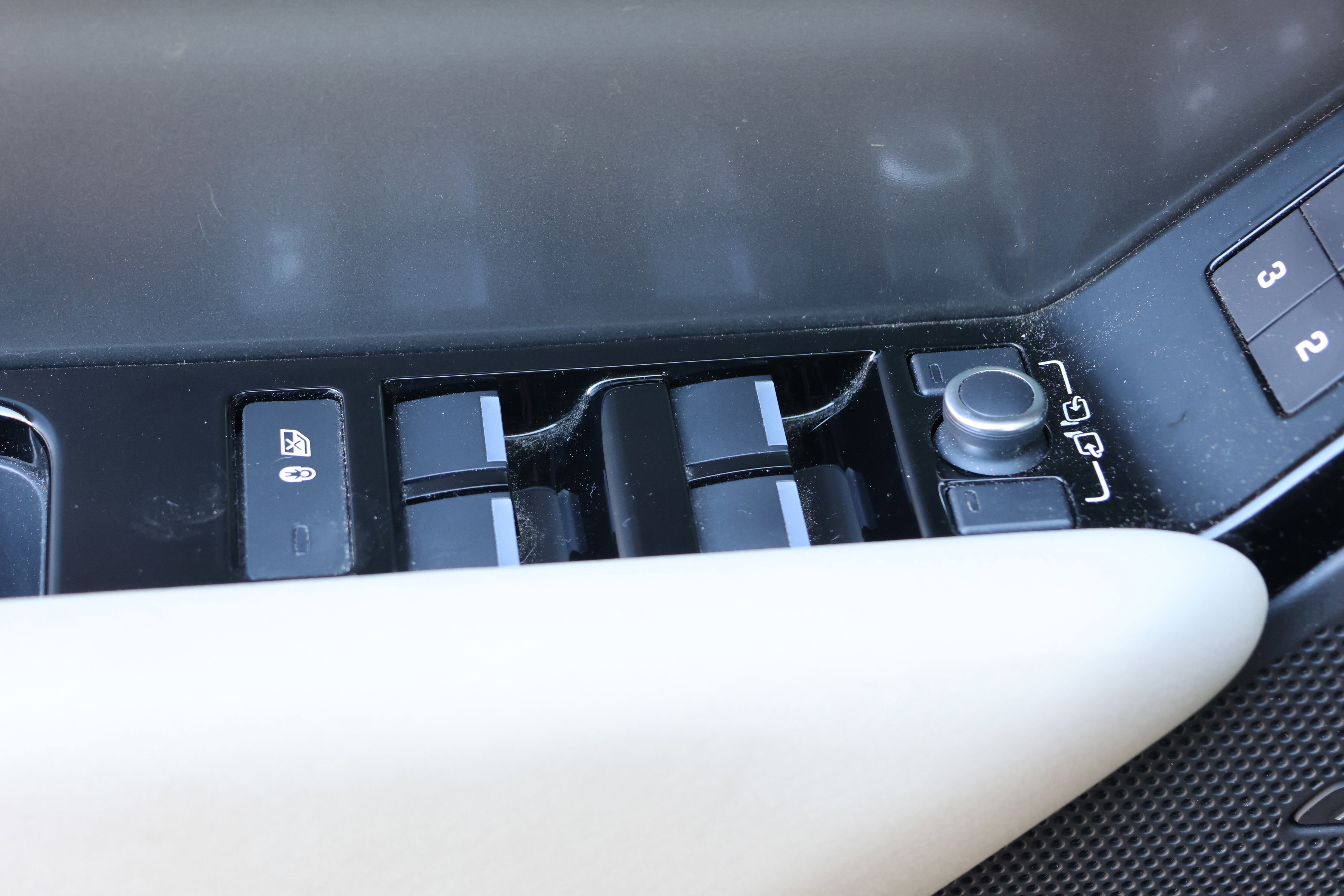 Used 2023 Land Rover Range Rover Velar S image 14