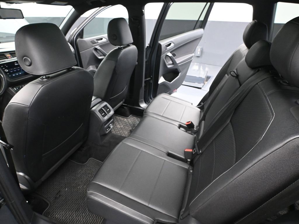 Used 2019 Volkswagen Tiguan SEL Premium R-Line image 38