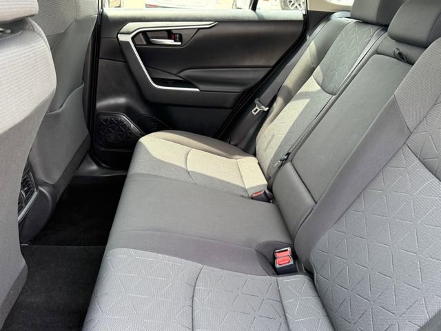 Used 2022 Toyota RAV4 XLE w/ Convenience Package image 30