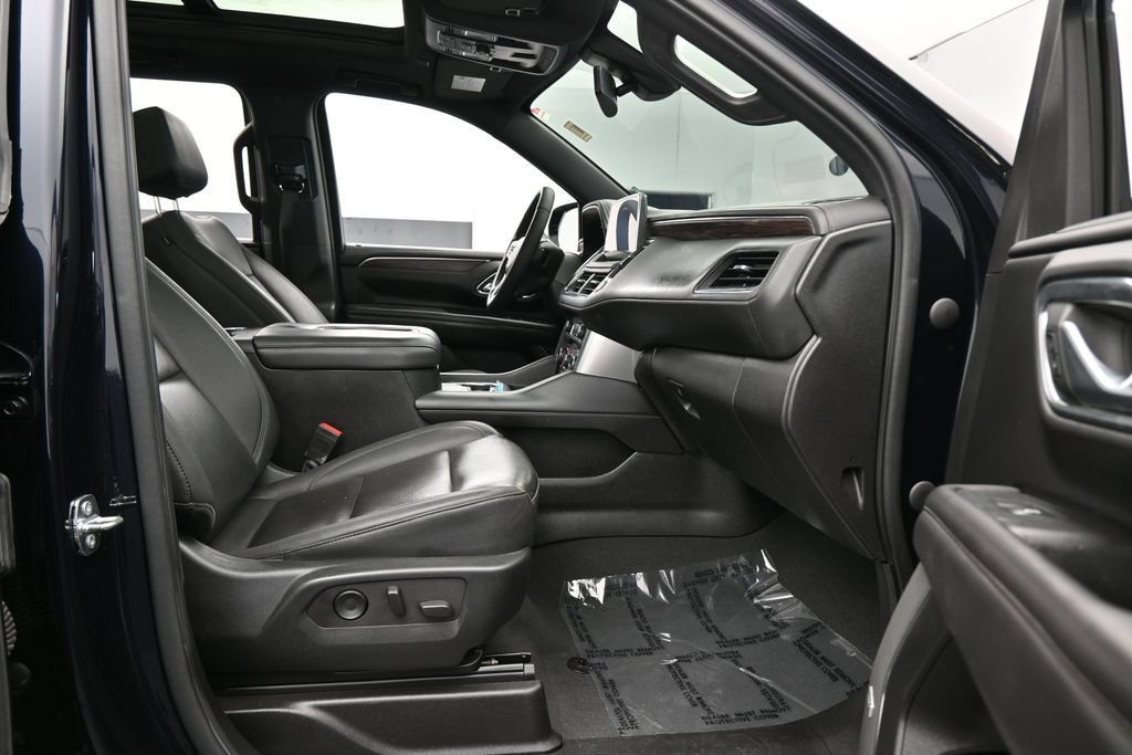 Used 2022 Chevrolet Suburban Z71 w/ Luxury Package AWD/4WD image 53