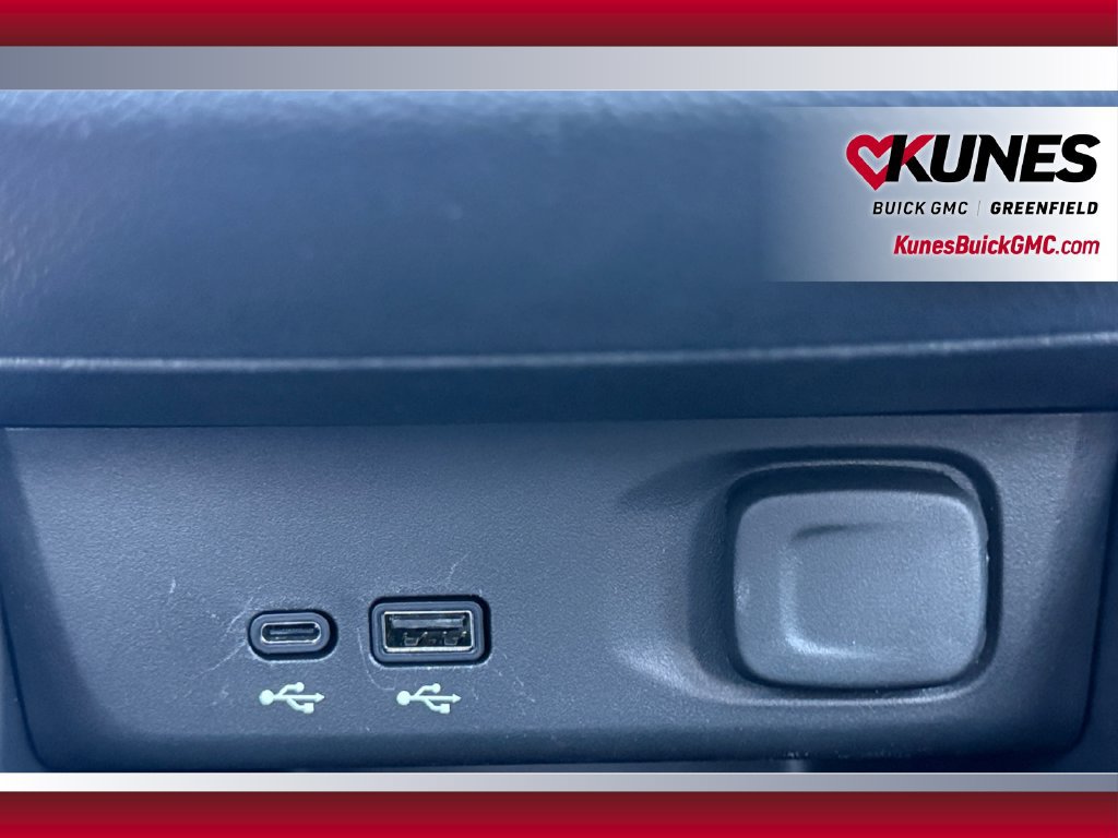 Used 2025 Buick Envista Sport Touring w/ Convenience I Package FWD image 32