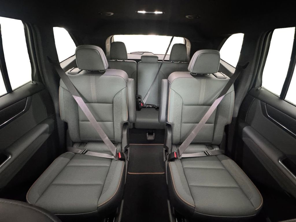 Used 2024 GMC Acadia AT4 AWD/4WD image 17