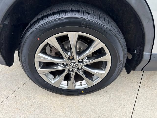 Used 2018 Toyota RAV4 Limited AWD/4WD image 9