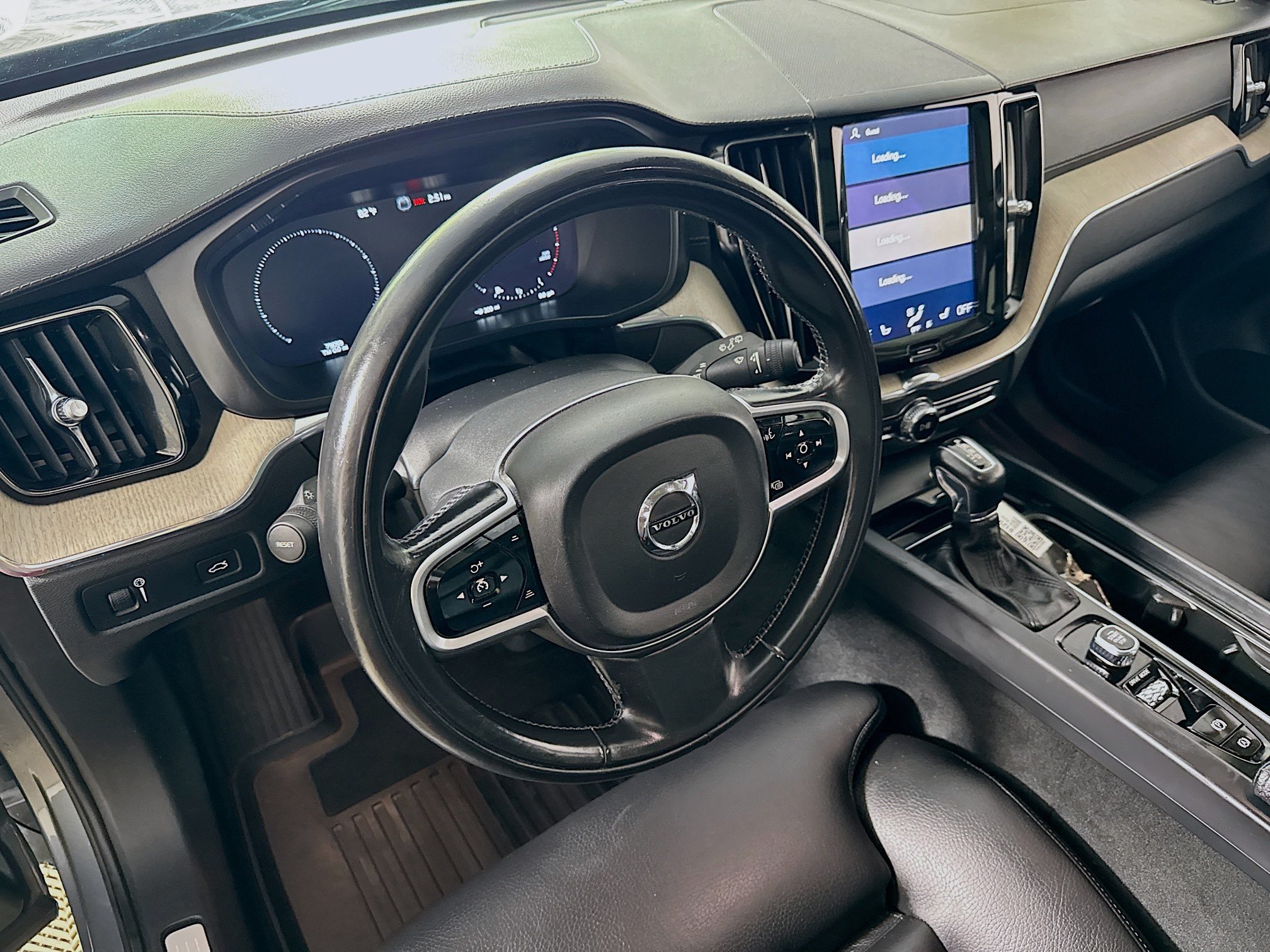 Used 2018 Volvo XC60 T5 Inscription w/ Convenience Package AWD/4WD image 13