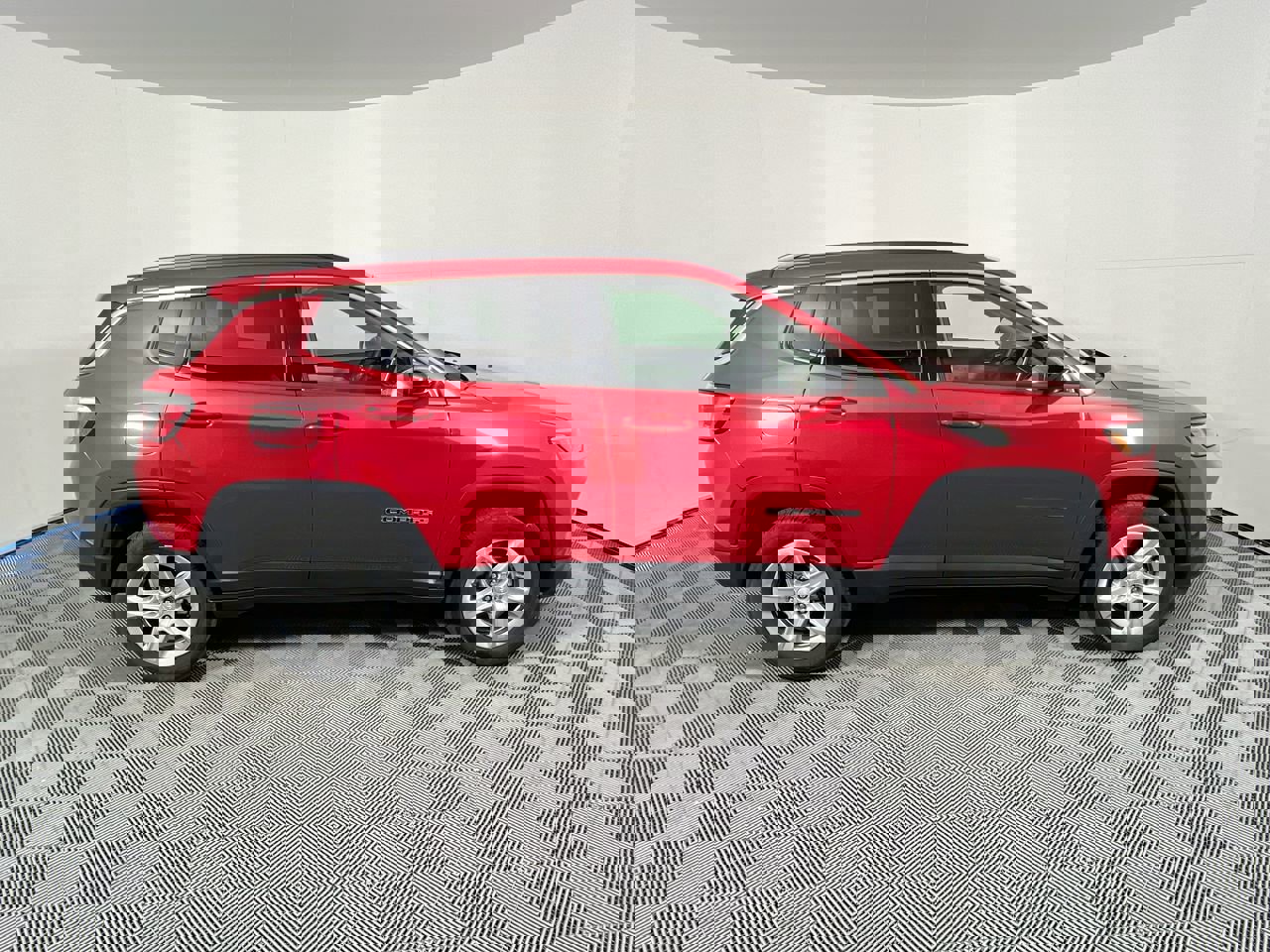 Used 2024 Jeep Compass Latitude image 2