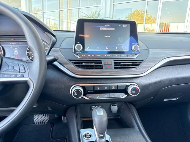 Used 2025 Nissan Altima 2.5 SV FWD image 17