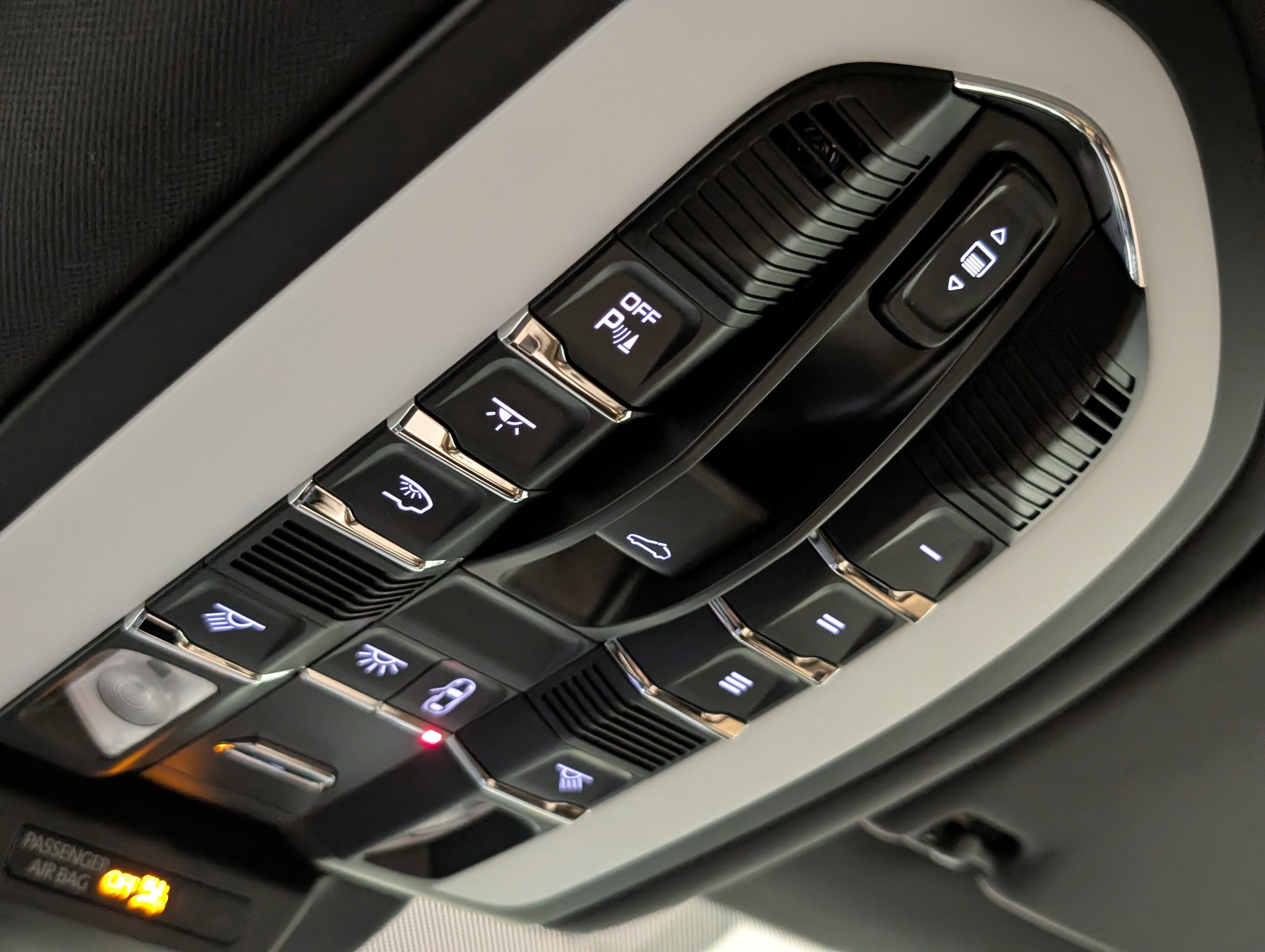 Certified 2023 Porsche Macan S AWD/4WD image 44